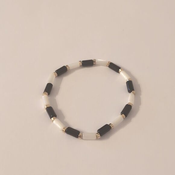 617 Black Gold and Faux Pearl Beaded Bracelet - Picture 4 of 4